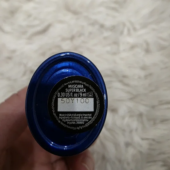 New IT Cosmetics Superhero Volumizing Waterproof Mascara in Super Black - Picture 9 of 9